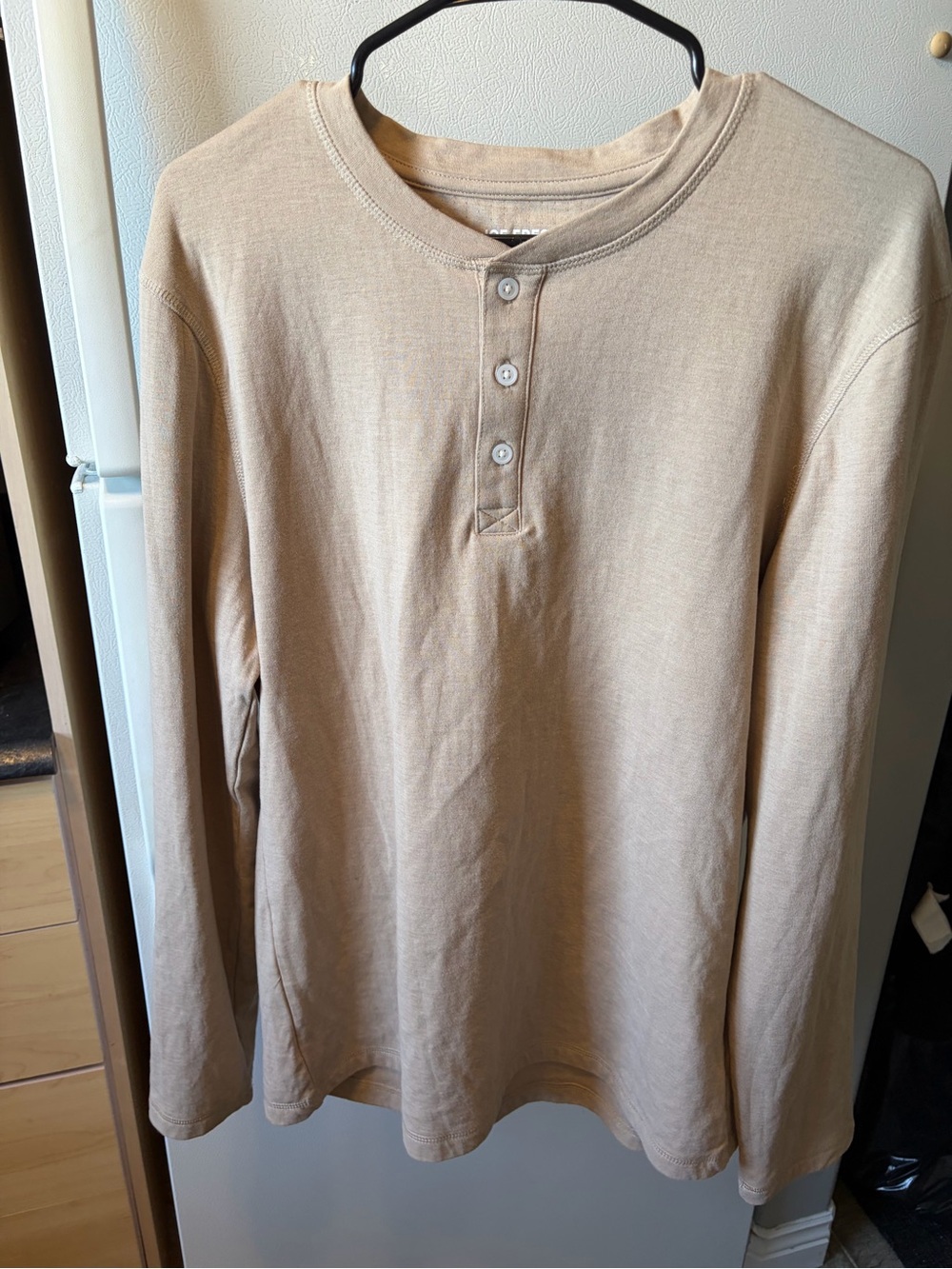 Men’s L/G Joe Fresh Tan long sleeve tee (like new)